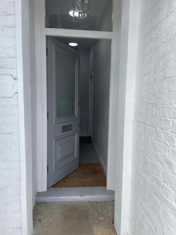 Splendid 2 Bed Flat With Private Terrace In Wimbledon - 2 The Queens Apartment London Exterior photo